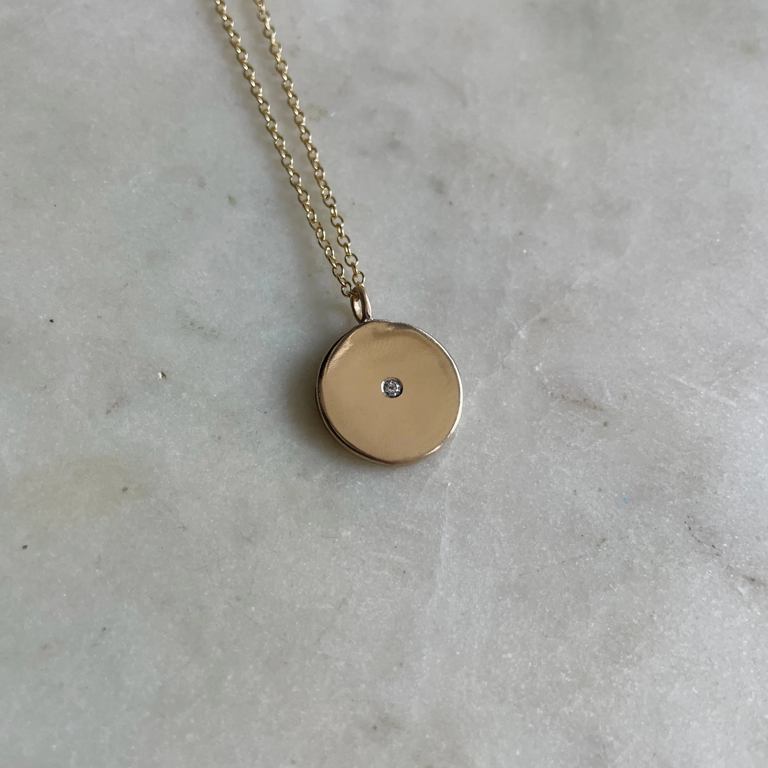 14K GOLD MINIMAL CIRCLE STONE PENDANT