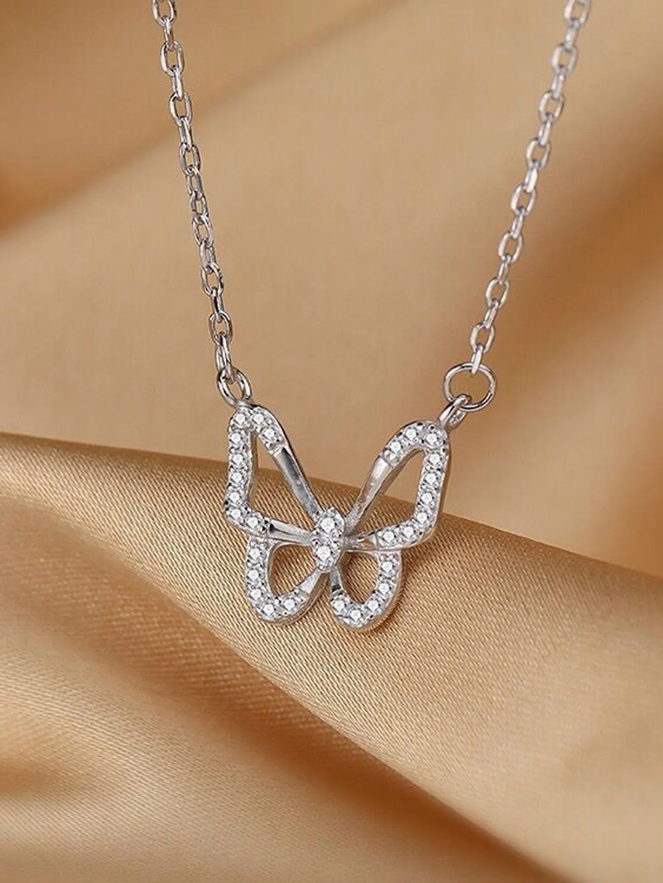 1pc Fashionable Zinc Alloy Rhinestone Decor Butterfly Pendant Necklace For Women For Daily Decoration