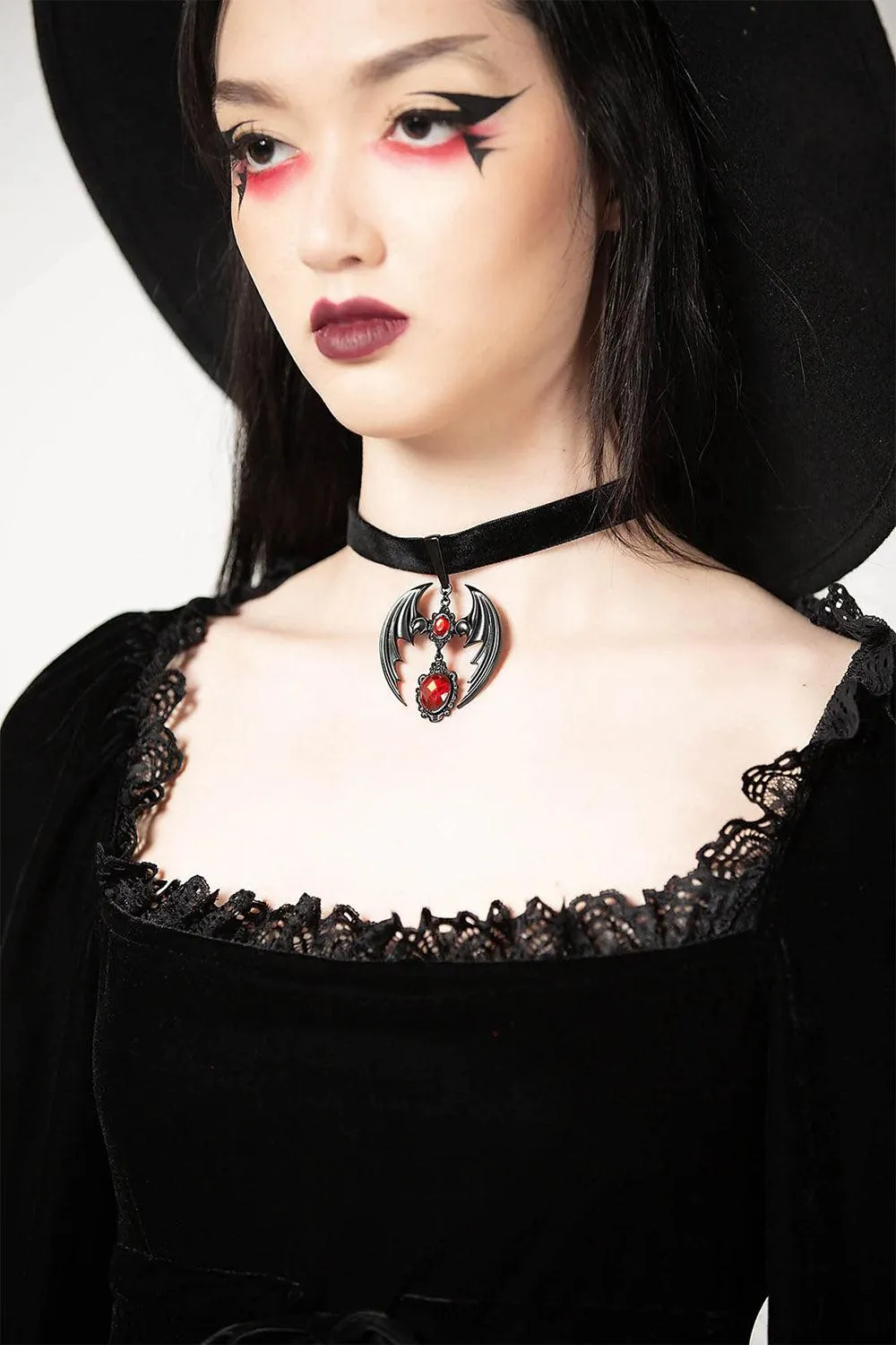 Beauty in the Dark Choker