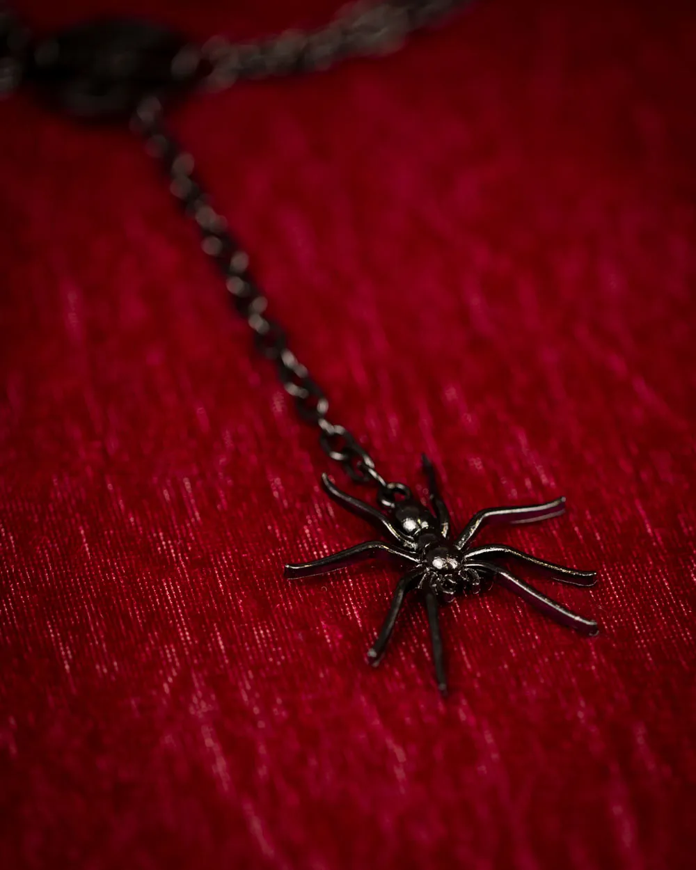 Black Widow Chain Choker