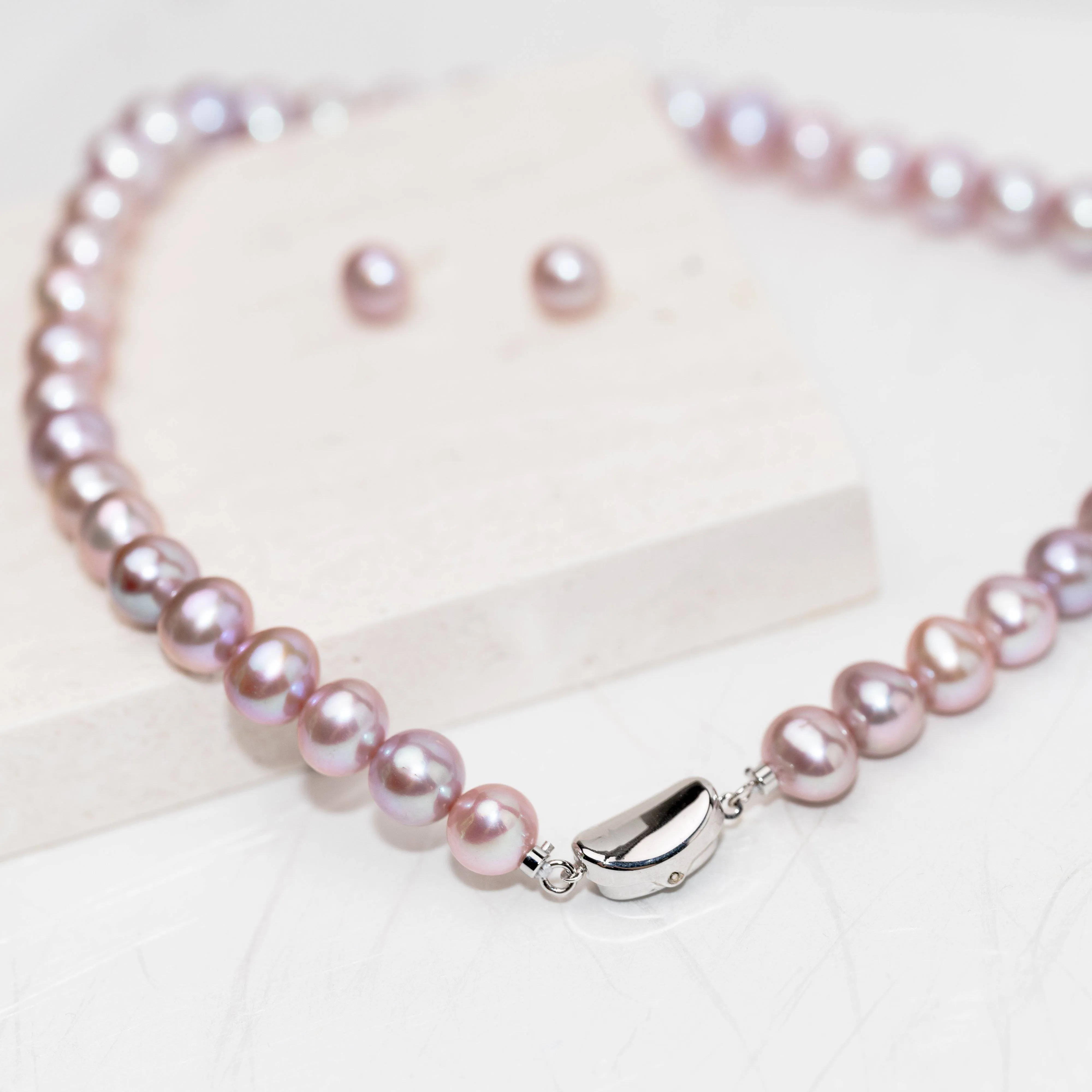 Elegant Freshwater Purple Pearl Necklace WN00194