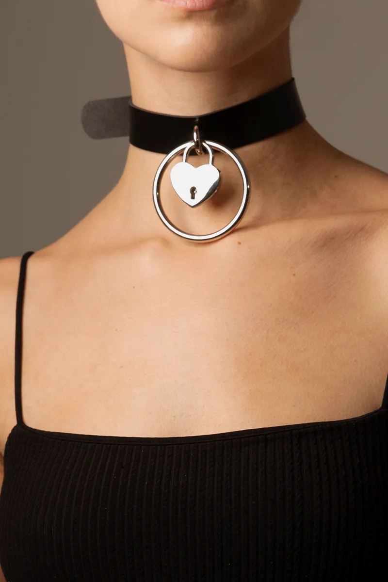 Lock Heart Choker