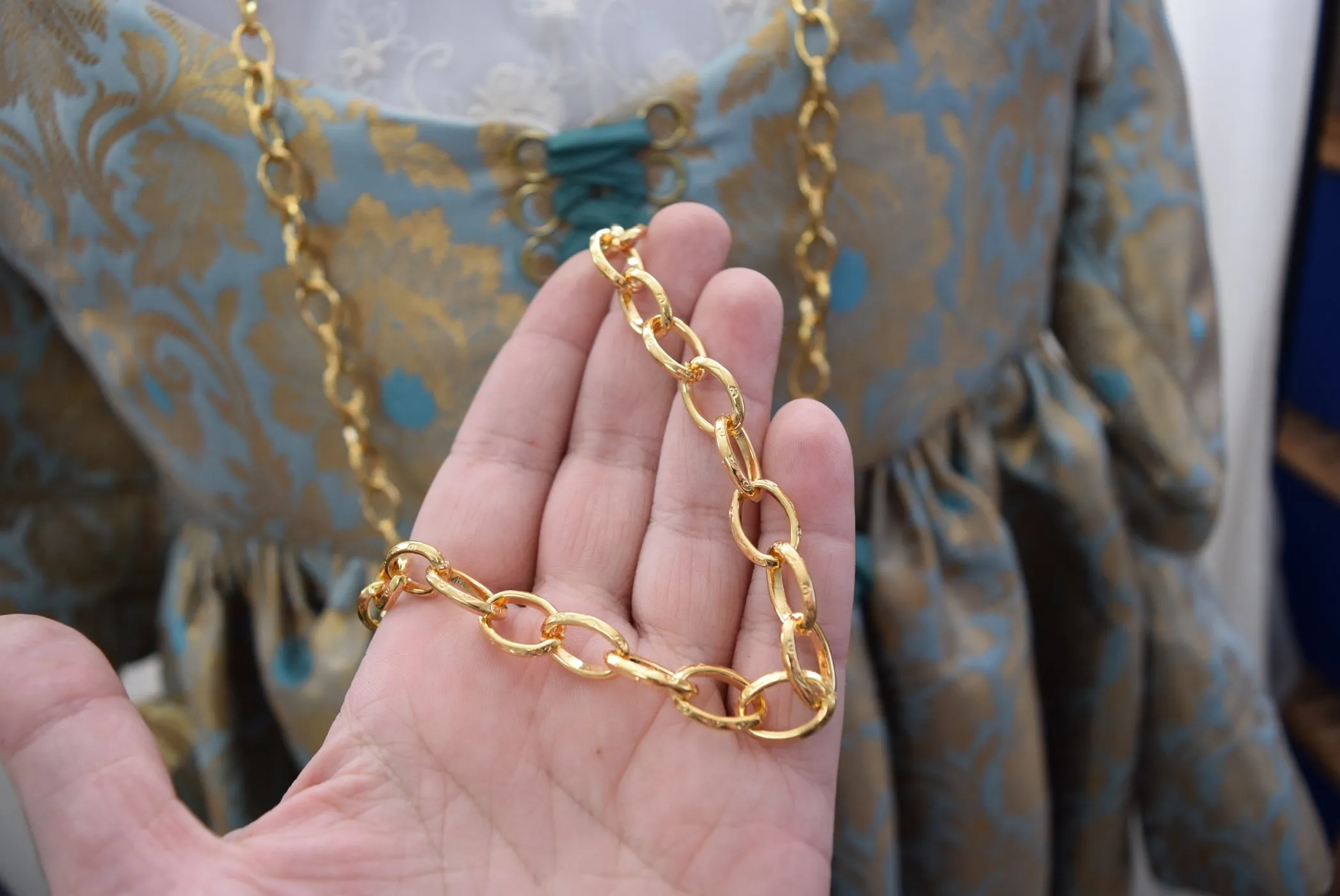 Renaissance Chain Necklace - Large Oval