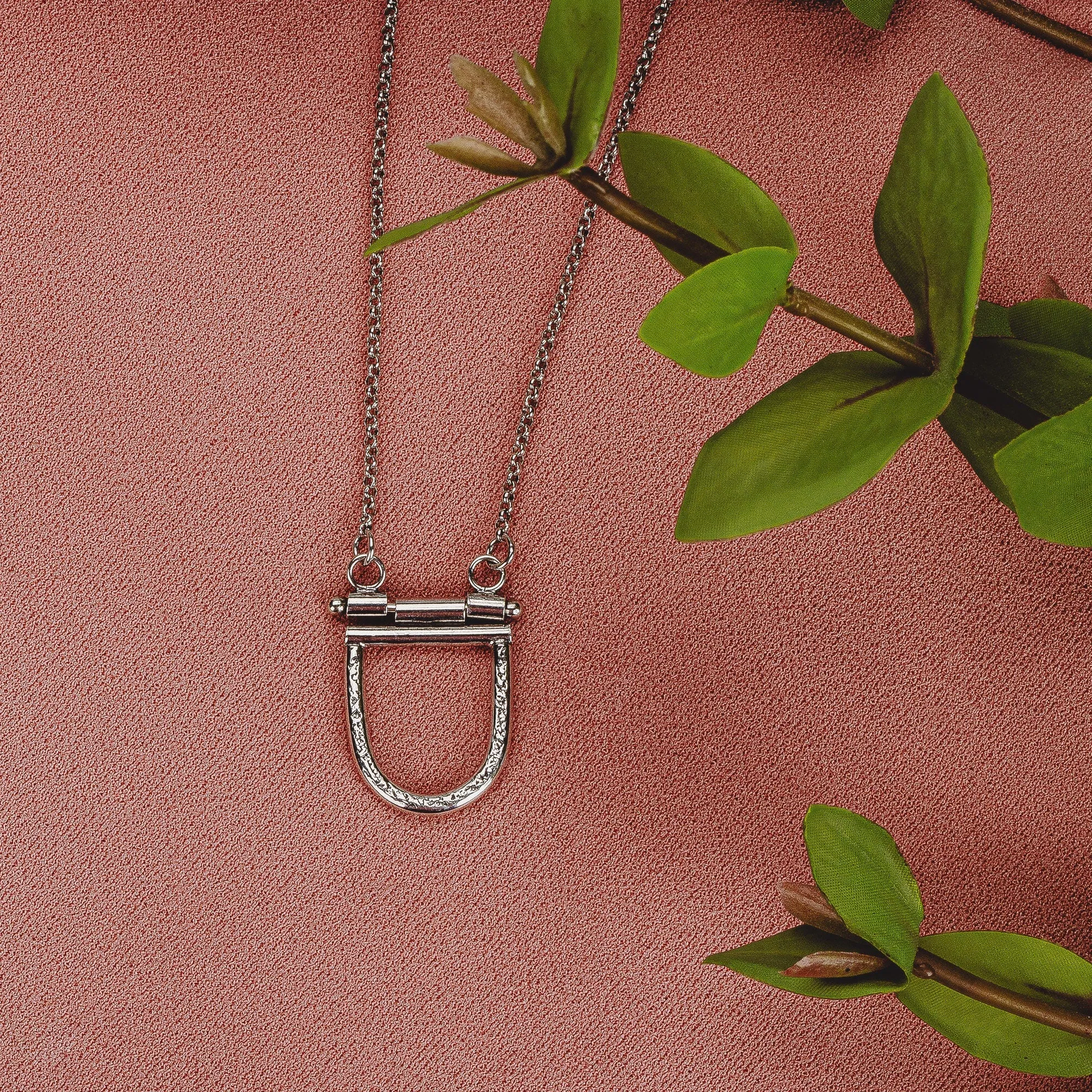 The Arch Necklace