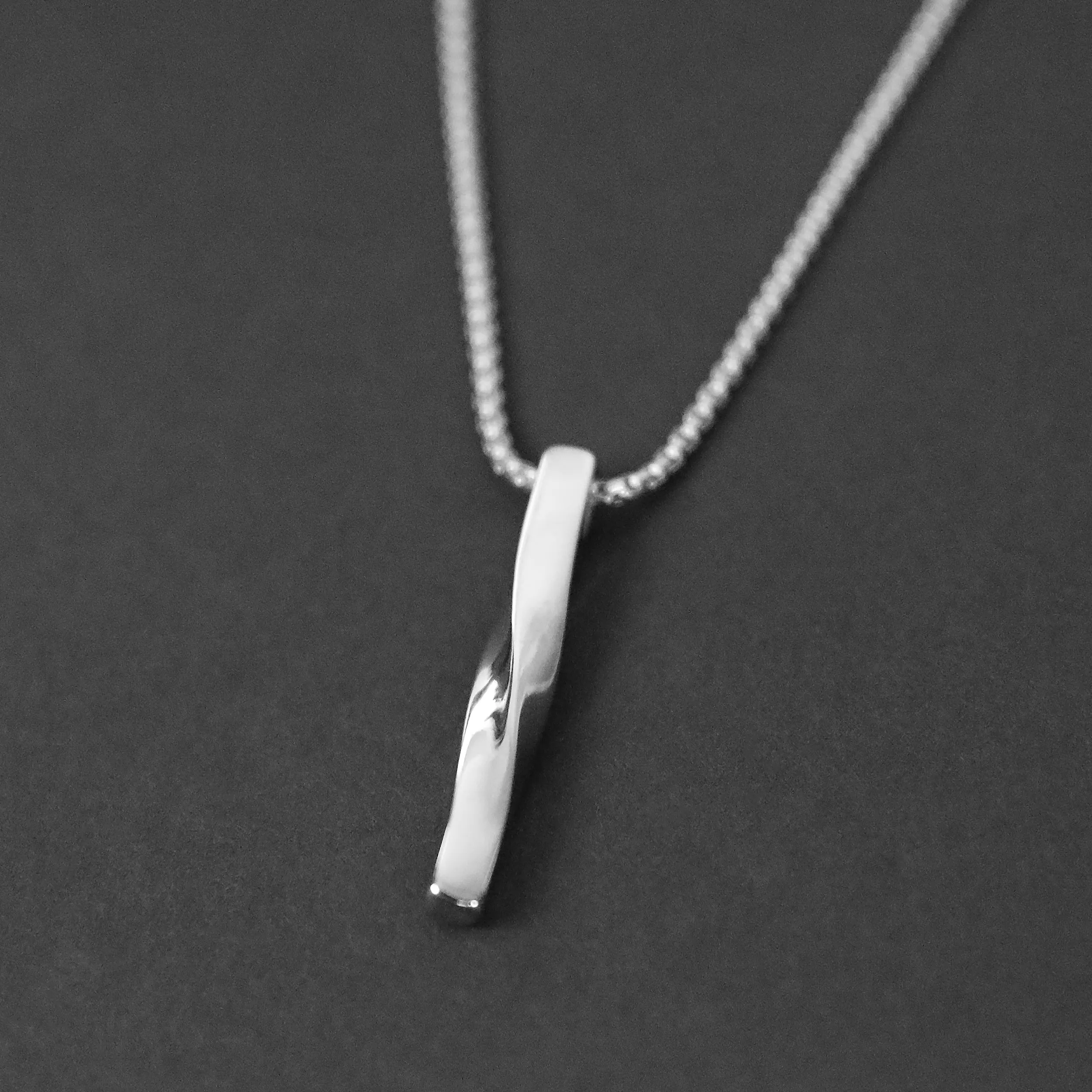 Twisted Bar Necklace - Silver