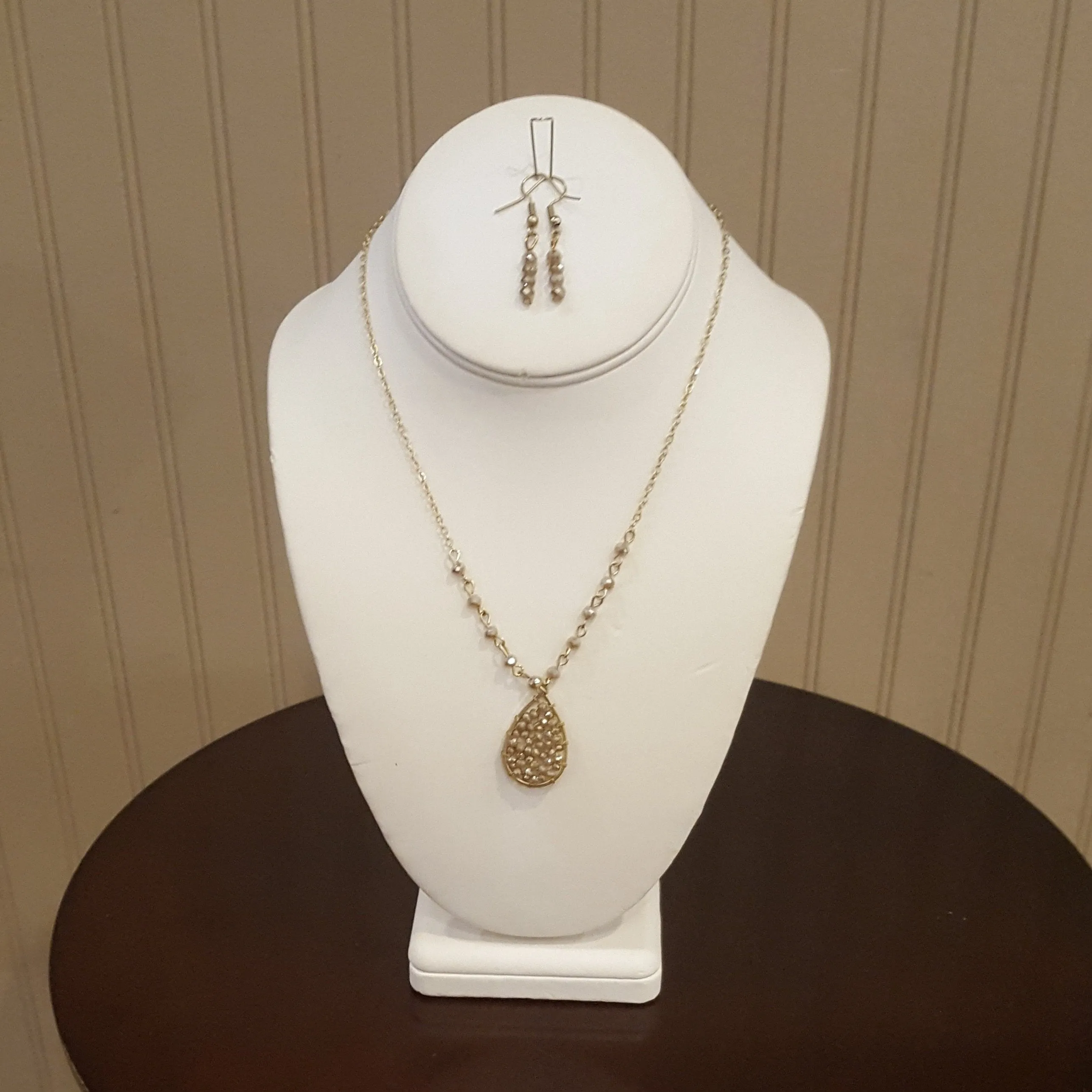 WH Gold and Beaded Teardrop Necklace and Earrings Set